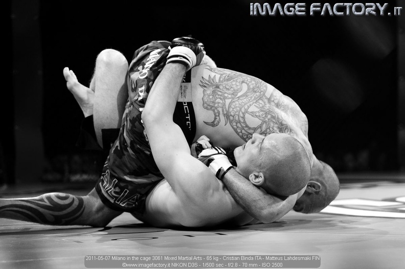 2011-05-07 Milano in the cage 3061 Mixed Martial Arts - 65 kg - Cristian Binda ITA - Matteus Lahdesmaki FIN.jpg